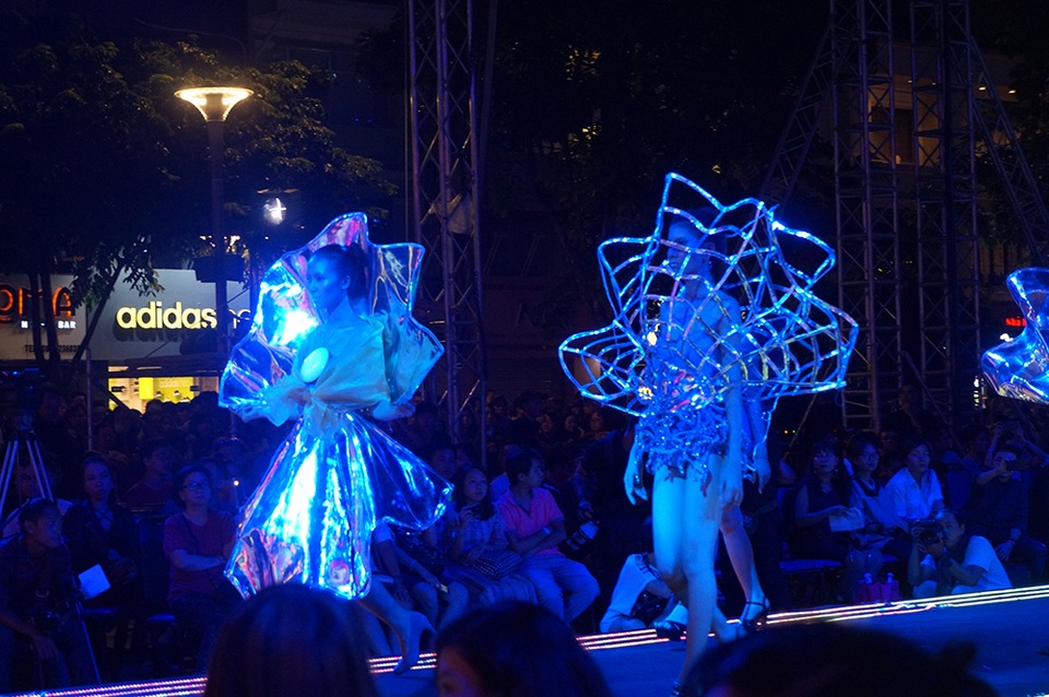 Những nhà thiết kế tương lai tỏa sáng tại "Lễ hội thời trang và Công nghệ 2017" - 18 Những nhà thiết kế tương lai tỏa sáng tại "Lễ hội thời trang và Công nghệ 2017" - 18