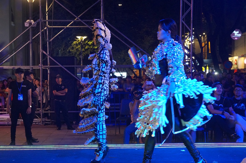 Những nhà thiết kế tương lai tỏa sáng tại "Lễ hội thời trang và Công nghệ 2017" - 16 Không có giới hạn nào cho sự sáng tạo với những mẫu thiết kế đầy ấn tượng này