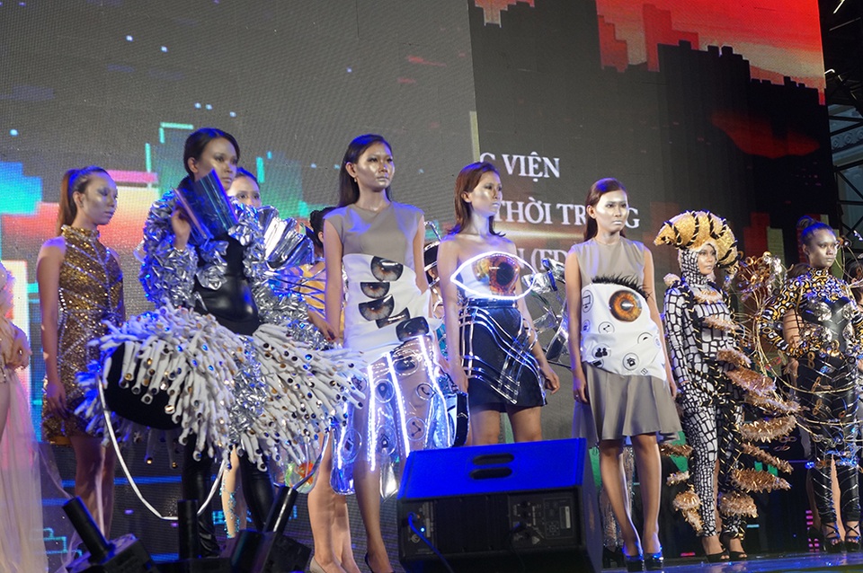 Những nhà thiết kế tương lai tỏa sáng tại "Lễ hội thời trang và Công nghệ 2017" - 14 Những nhà thiết kế tương lai tỏa sáng tại "Lễ hội thời trang và Công nghệ 2017" - 14