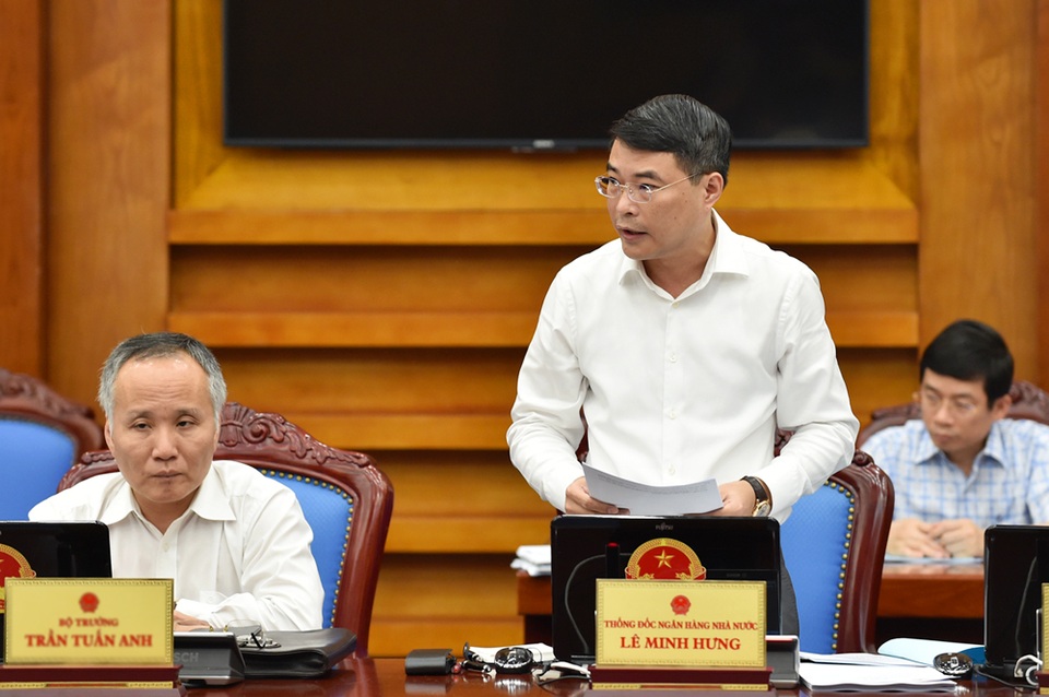 Thủ tướng: Lùi thời gian để sửa 32 luật liên quan luật Quy hoạch - 2 Thống đốc NHNN Lê Minh Hưng trình bày dự luật Hỗ trợ tái cơ cấu các tổ chức tín dụng và xử lý nợ xấu.
