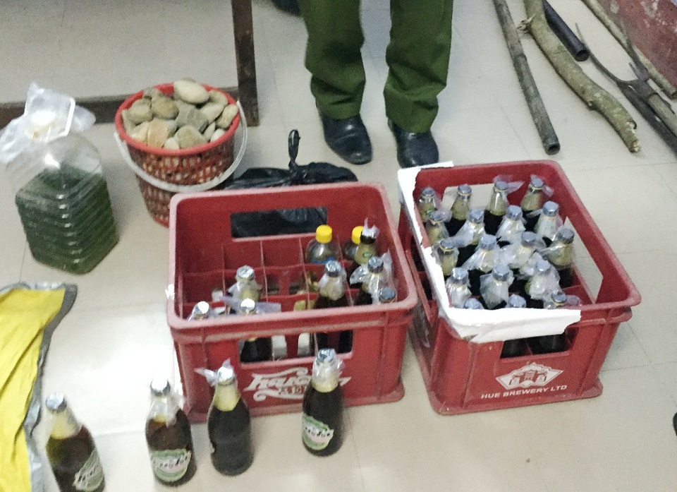 Bom xăng và các hung khí