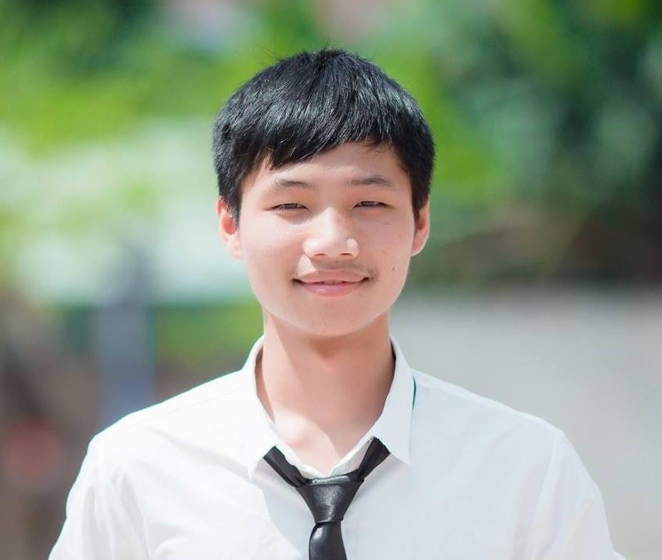 “Điểm danh” 13 thủ khoa 30 điểm của cả nước năm 2017 - 9
Thủ khoa Hồ Phi Khánh.