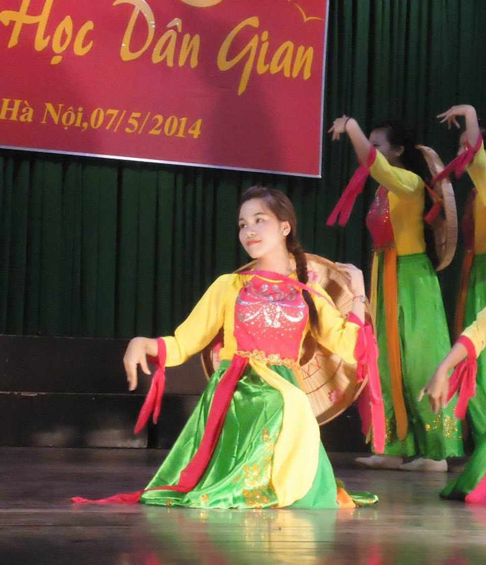 Tân Thủ khoa ĐH Sư phạm Hà Nội 2: “Đi gia sư từ năm 2 để tích lũy kinh nghiệm” - 1 Thủ khoa Phạm Thị Hằng có biệt tài múa.