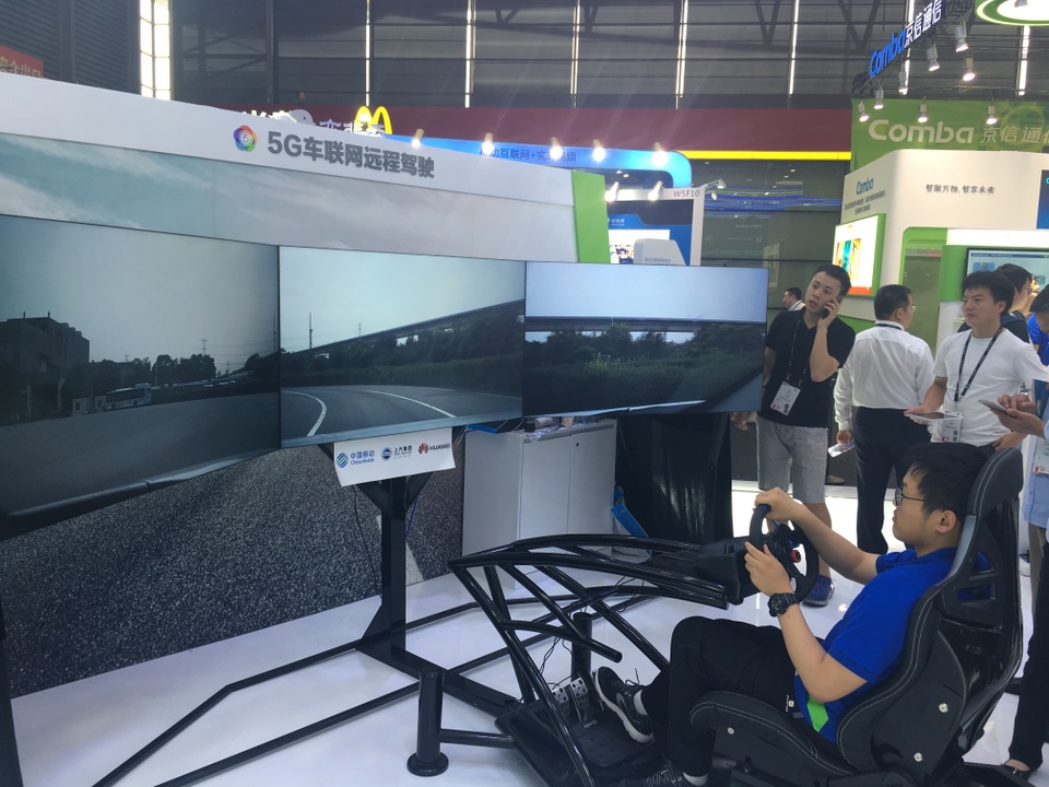 Huawei giới thiệu công nghệ cho phép lái xe từ xa dựa trên 5G - 2 Trình diễn lái xe từ khoảng cách hơn 30km tại MWC Shanghai 2017