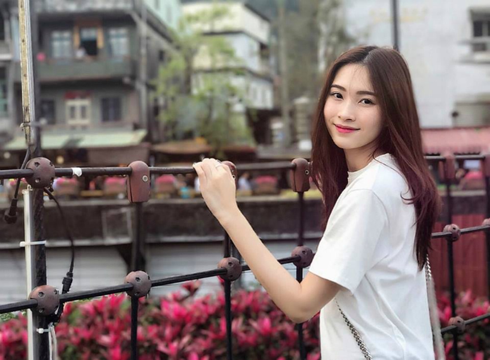 Angela Phương Trinh khoe ảnh “giường chiếu”; Trấn Thành cùng vợ "du hí" Hàn Quốc - 15 Hoa hậu Đặng Thu Thảo đăng bức ảnh du lịch ở Đài Loan qua ống kính của bạn trai Tín Nguyễn.