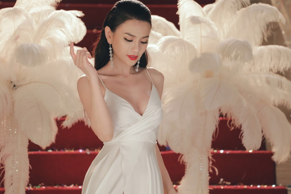 "Gái một con" Thu Thủy tái xuất đầy gợi cảm sau khi sinh - 5