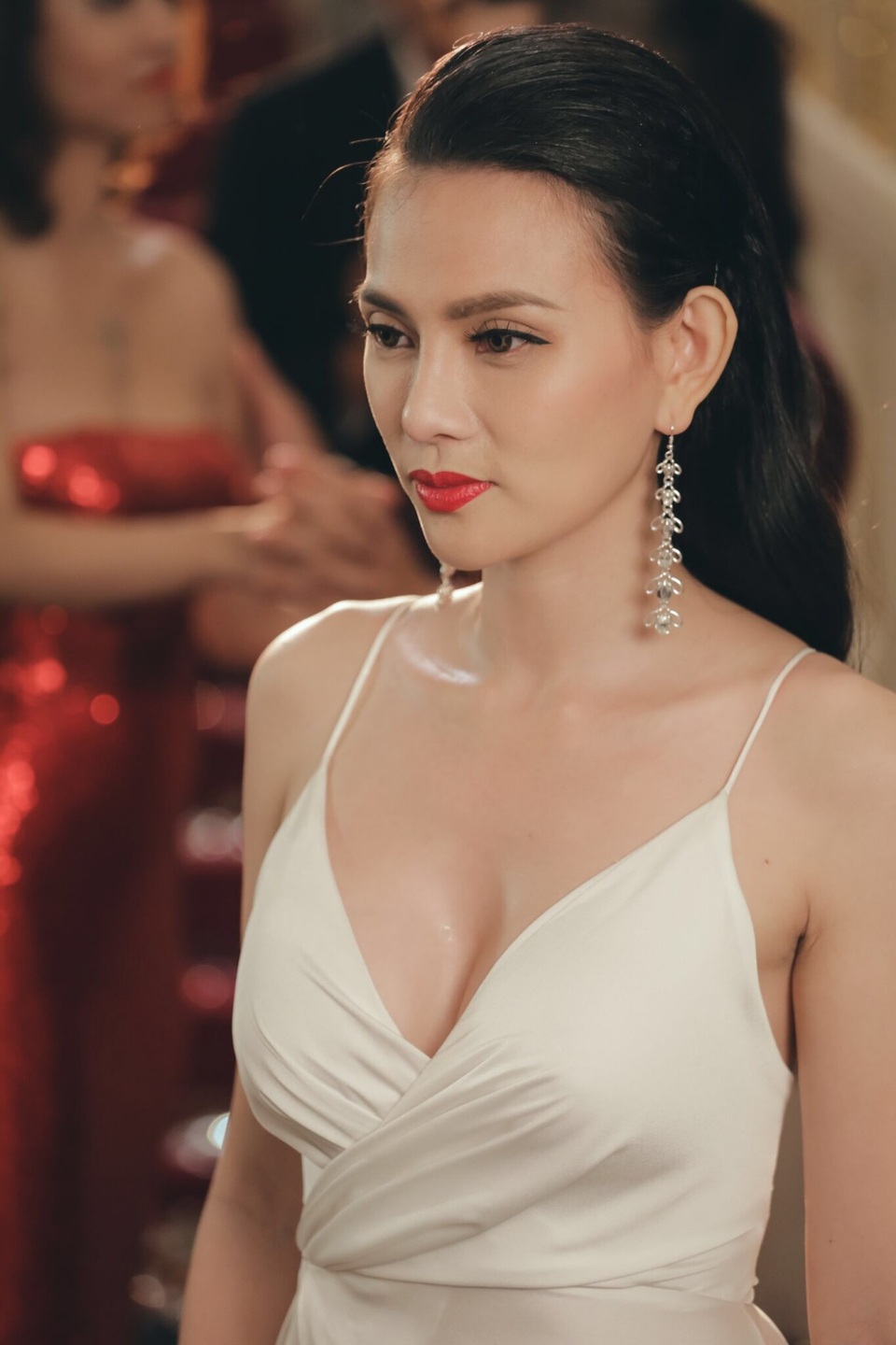 "Gái một con" Thu Thủy tái xuất đầy gợi cảm sau khi sinh - 2