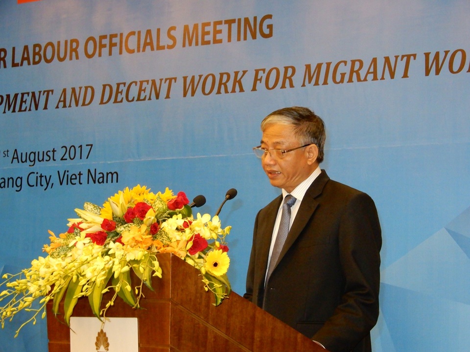 Phát triển nguồn lực và việc làm cho người lao động di cư - 1 Thứ trưởng Bộ Lao động, Thương binh và Xã hội Doãn Mậu Diệp phát biểu tại hội nghị
