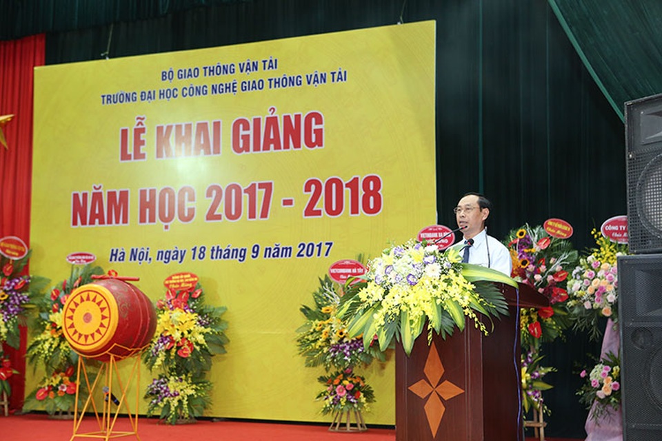 Xây dựng trường ĐH Công nghệ Giao thông vận tải thành trường trọng điểm quốc gia - 3
Thứ trưởng Bộ GTVT Lê Đình Thọ