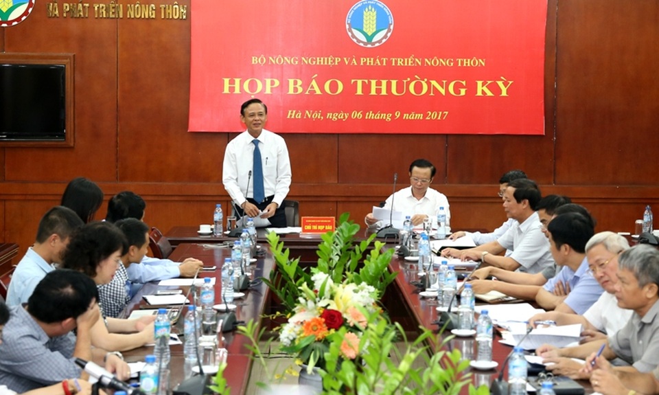 Vụ tàu vỏ thép hư hỏng: Làm rõ trách nhiệm của trung tâm đăng kiểm - 1 Thứ trưởng thường trực Bộ NN&PTNT Hà Công Tuấn (đứng) chủ trì cuộc họp báo.