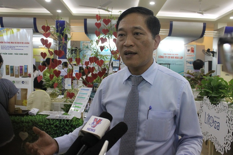 Hỗ trợ khởi nghiệp: Đầu tư Nhà nước chỉ là “vốn mồi” - 1
Thứ trưởng Trần Văn Tùng: “Nhà nước sẽ hỗ trợ, tạo hành lang pháp lý và kinh phí hỗ trợ từ Nhà nước được hiểu như “vốn mồi”, phần còn lại phải huy động được từ xã hội”.