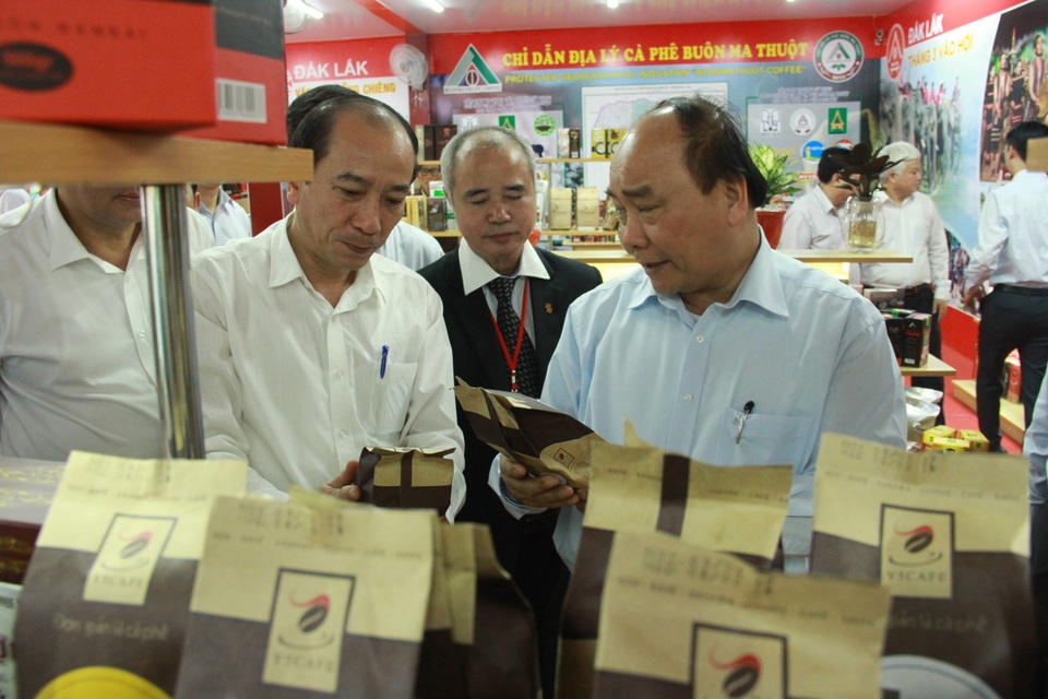 Thủ tướng Nguyễn Xuân Phúc ghé thăm Hội chợ triển lãm chuyên ngành cà phê - 2
Thủ tướng mong muốn cà phê Việt Nam ngày càng được khẳng định trên trường quốc tế