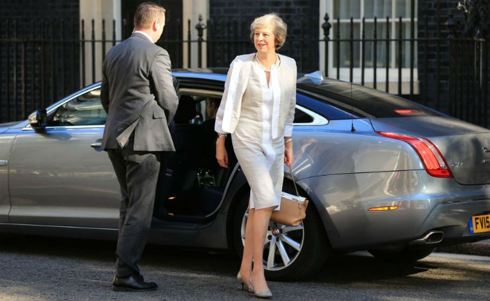 Hé lộ xe hơi bọc thép bảo vệ Thủ tướng Anh - 1
Xe của Thủ tướng Anh Theresa May là một chiếc XJ Sentinel phiên bản bọc thép. (Ảnh: Monitoring)