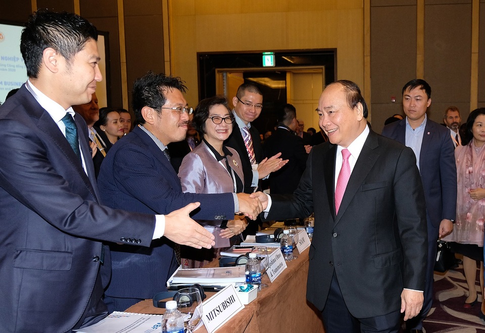 Thủ tướng: Mỗi đồng vốn đầu tư là phiếu ủng hộ, chung tay phát triển Việt Nam - 1 Thủ tướng Chính phủ Nguyễn Xuân Phúc tham dự và phát biểu tại Diễn đàn Doanh nghiệp Việt nam 2017 (ảnh VGP)