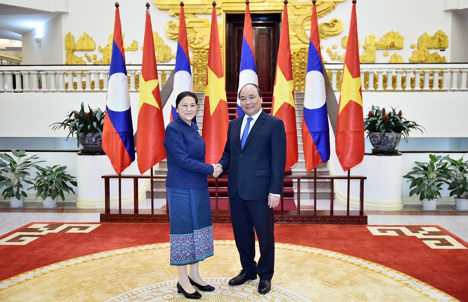 Thủ tướng: Tháo gỡ vướng mắc để làm cao tốc, mua bán điện với Lào - 1 Thủ tướng chúc mừng, chào đón Chủ tịch Quốc hội Lào nhân ngày Quốc tế phụ nữ 8/3.