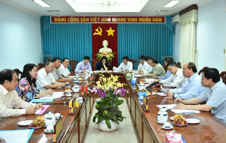 Thủ tướng: 14 triệu hộ nông dân nắm 78 triệu mảnh ruộng - 1 Thủ tướng làm việc với các lãnh đạo chủ chốt tỉnh An Giang.