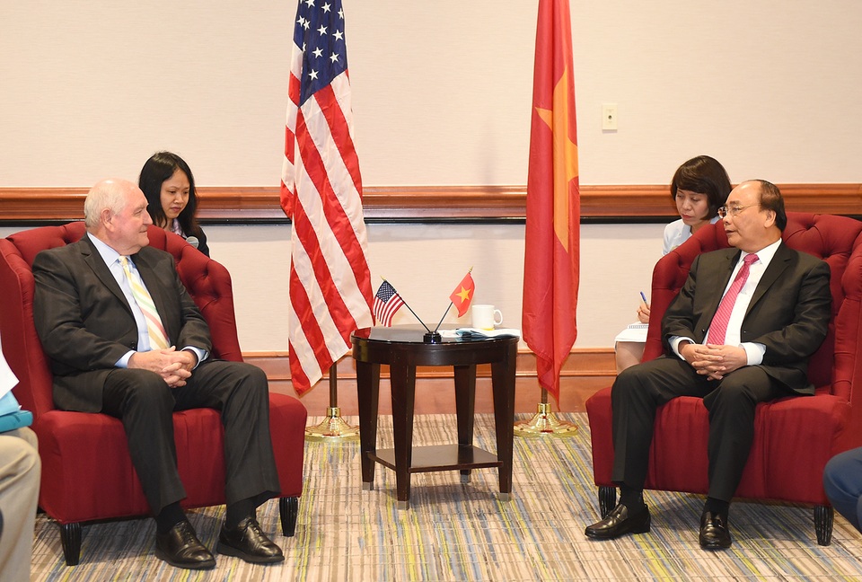 Những hoạt động đầu tiên của Thủ tướng Nguyễn Xuân Phúc tại Washington D.C - 1 Thủ tướng tiếp Bộ trưởng Nông nghiệp Hoa Kỳ Sonny Perdue. (ảnh: VGP)