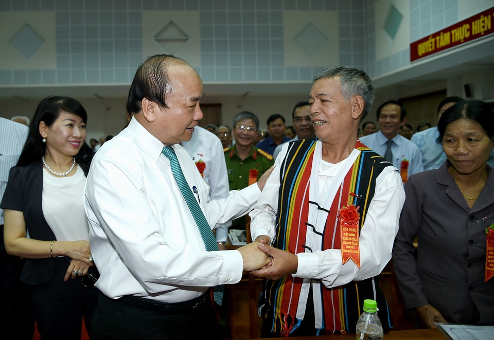 Nỗi khắc khoải của Thủ tướng - 1
Thủ tướng và các đại biểu dự hội nghị biểu dương người có công.