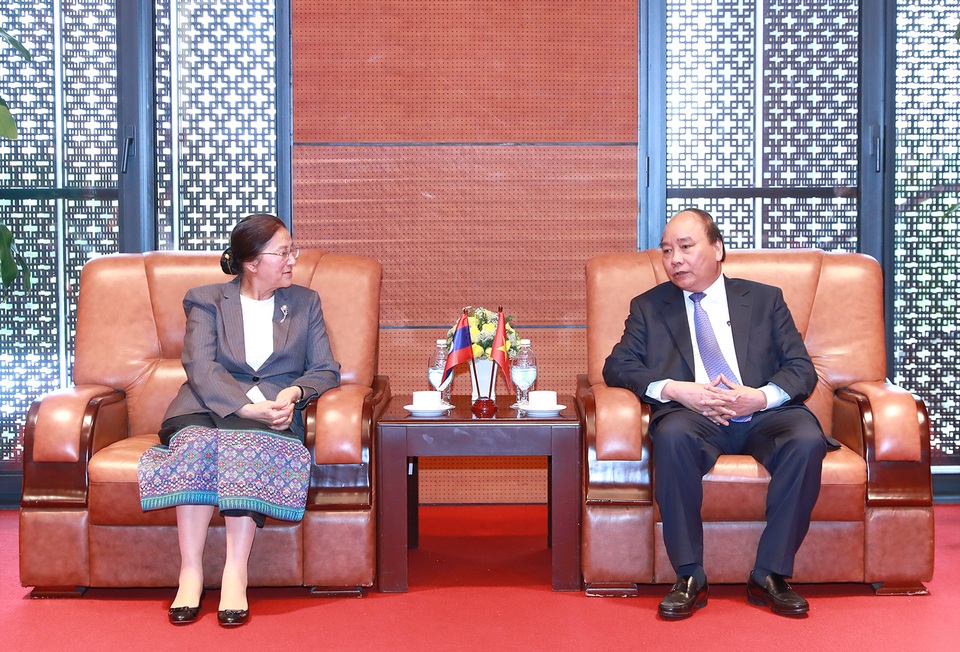 Thủ tướng tiếp Chủ tịch Quốc hội Lào - 1
Thủ tướng Nguyễn Xuân Phúc tiếp Chủ tịch Quốc hội Lào