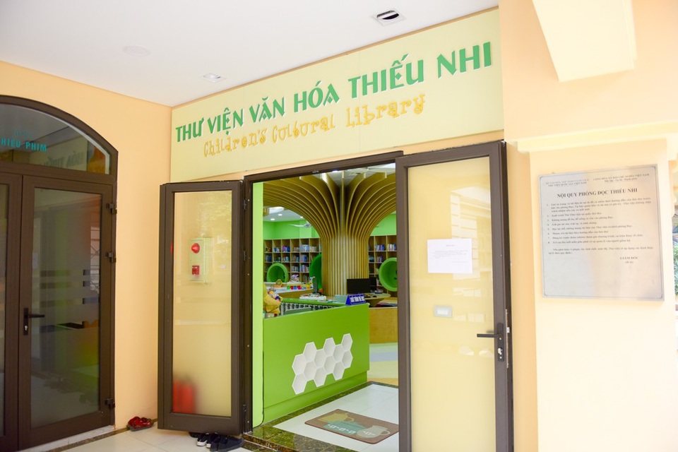 Thư viện “5 sao” dành cho thiếu nhi đầu tiên ở Việt Nam - 10
Thư viện mở cửa từ 8h đến 20h đều đặn các ngày trong tuần. Thẻ đọc hàng năm có phí 40.000 đồng. Được biết, đây là dự án được thực hiện nhân dịp kỷ niệm 25 năm thiết lập quan hệ ngoại giao giữa Việt Nam và Hàn Quốc và 100 năm thành lập Thư viện Quốc gia Việt Nam.