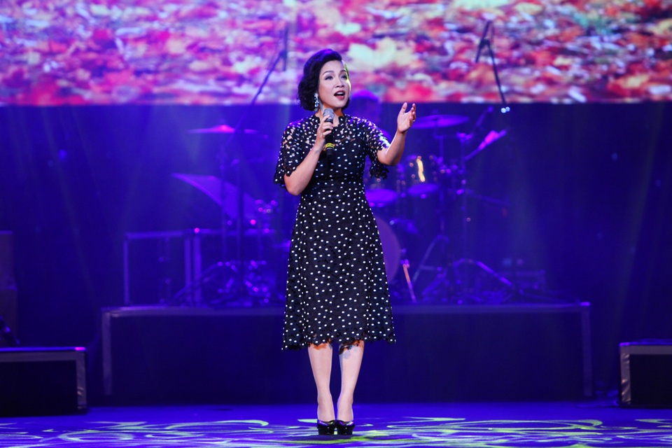 “Bống” Hồng Nhung cố mãi cũng không hát giống… Mỹ Tâm - 7 “Bống” Hồng Nhung cố mãi cũng không hát giống… Mỹ Tâm - 7