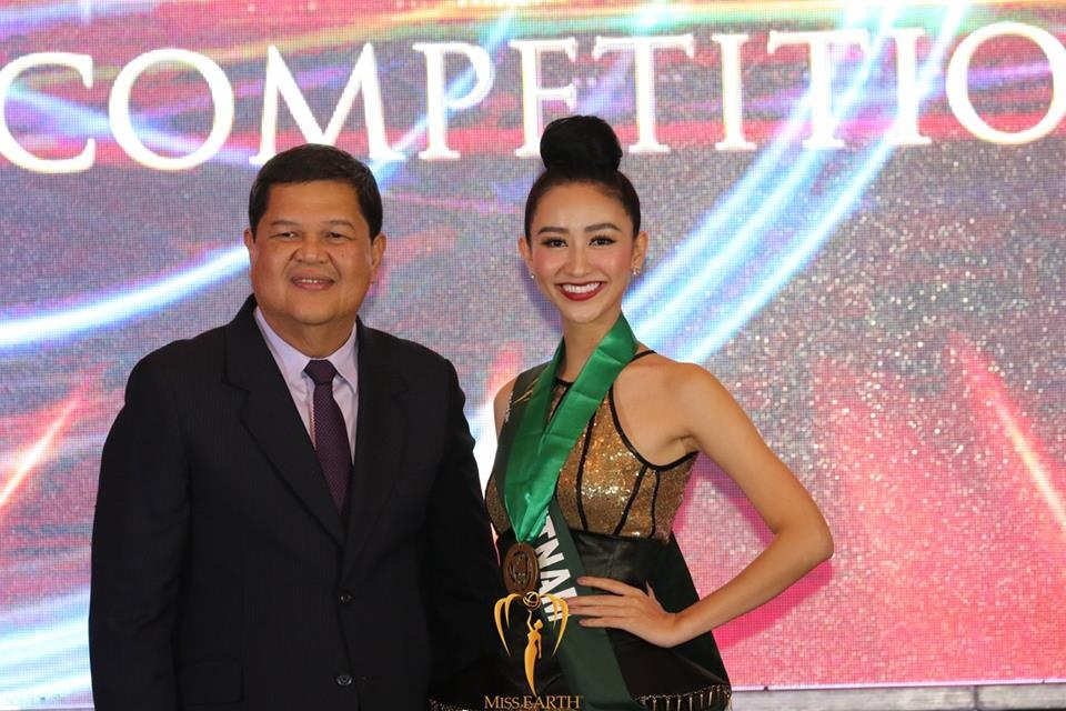 Hà Thu xuất sắc giành thêm hai huy chương vàng tại Hoa hậu Trái đất 2017 - 10
Hà Thu đã có 3 huy chương vàng và 2 huy chương đồng tại Hoa hậu Trái đất 2017 và là một trong những đại diện xuất sắc nhất của Việt Nam tại các kỳ Hoa hậu Trái đất.
