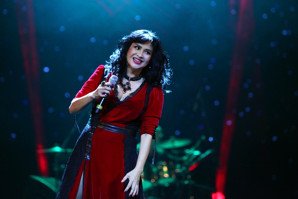 “Bống” Hồng Nhung cố mãi cũng không hát giống… Mỹ Tâm - 3 Diva Thanh Lam đẹp rực rỡ trên sân khấu.
