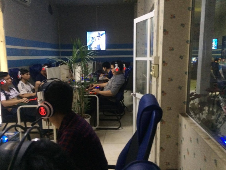 Điều hòa mát lạnh, quán điện tử lãi to nhờ khách ôn thi - 2 Nhiều quán đông hơn hẳn vào mùa thi
