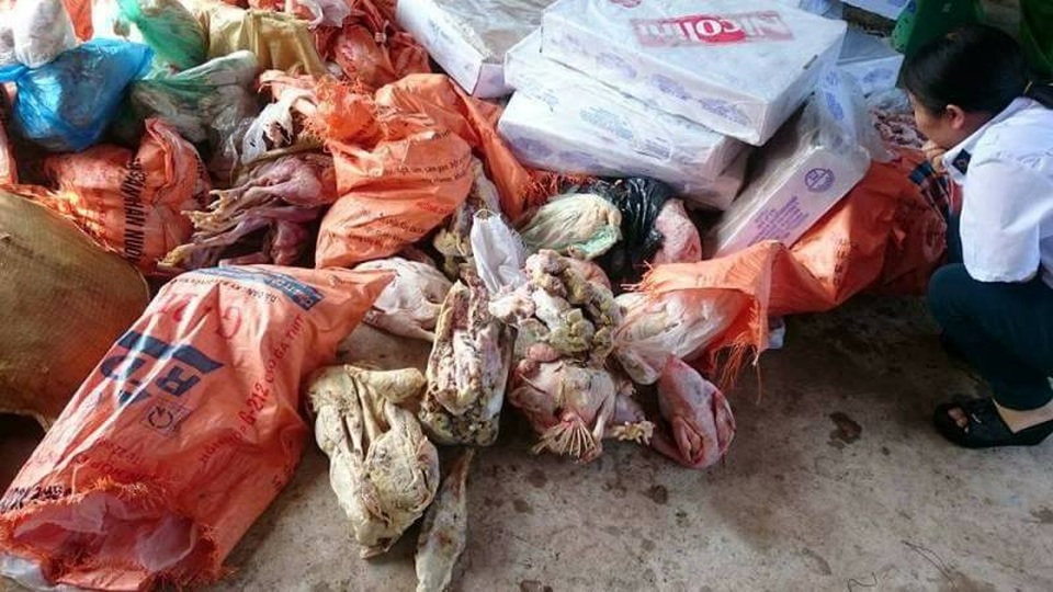 Phát hiện hơn 1 tấn thực phẩm quá đát, ôi thiu - 1 Hiện lực lượng chức năng đã niêm phong, lập biên bản và xử lý theo quy định pháp luật