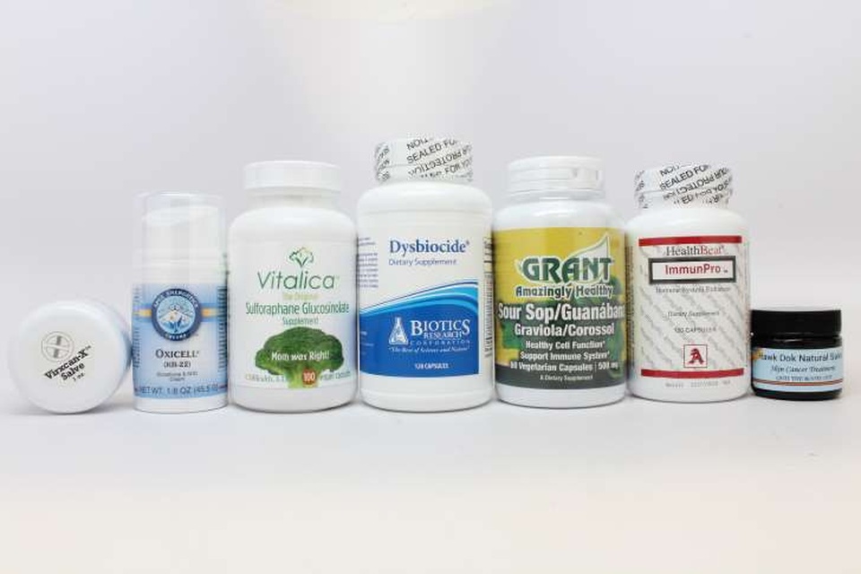 FDA vạch chiêu trò quảng cáo thực phẩm chức năng “chữa ung thư” - 2
FDA đã cảnh báo 14 công ty quảng cáo sai về các sản phẩm “chữa” ung thư.