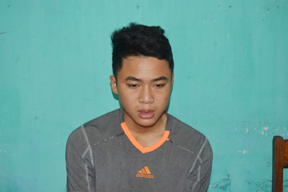 Ngang nhiên thuê xe cẩu trộm 12 cây gỗ giữa ban ngày - 2 Đối tượng Lê Bá Huy