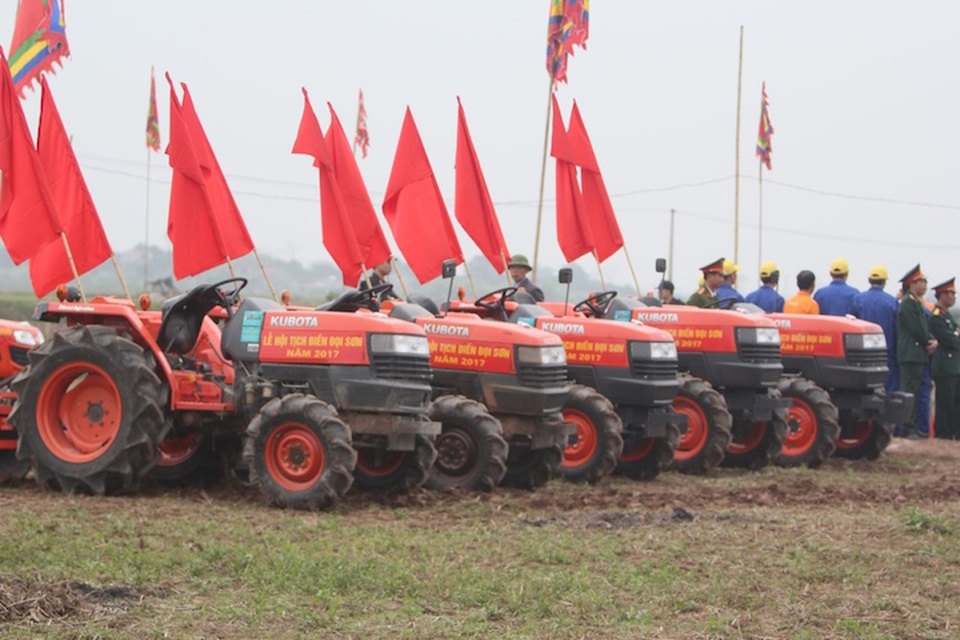 Chủ tịch nước lái máy cày trong lễ hội Tịch điền Đọi Sơn - 7 Lễ hội Tịch điền 2017 có thêm máy cày