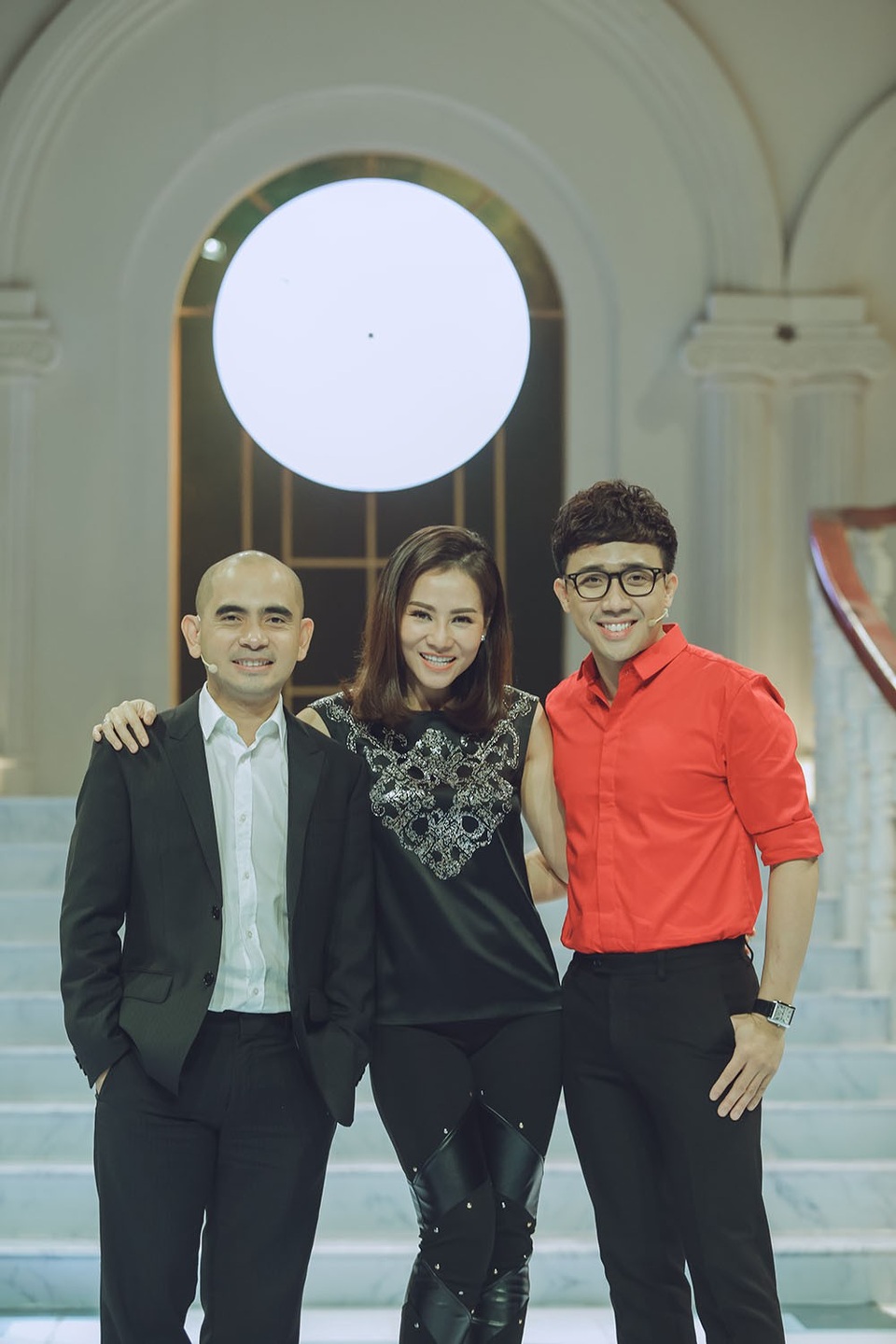 Thu Minh tiết lộ mối tình đơn phương, “điên cuồng, dại dột” suốt 3 năm ròng - 1 Nếu như Trấn Thành là người em luôn theo sát, thần tượng và ủng đàn chị từ những ngày đầu vào nghề thì nhạc sĩ Đức Trí lại là người đồng hành cùng Thu Minh từ những ngày đầu đi hát khi mới 16 tuổi.