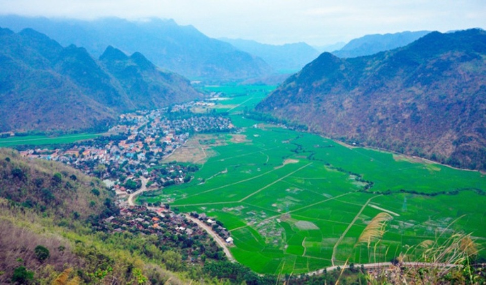 7 thung lũng đẹp như tranh ở Việt Nam - 3 Thung lũng Mai Châu từng được ví là “đóa hoa giữa núi rừng Tây Bắc, là điệu hát mê luyến vang lên giữa đất trời Hòa Bình”.