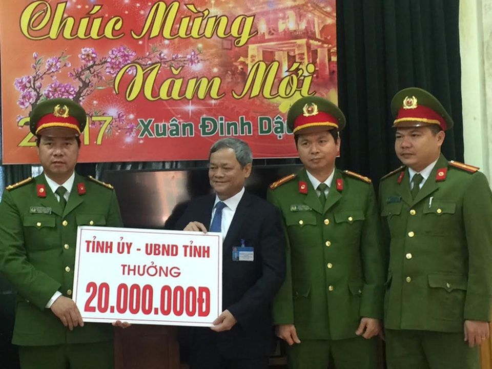 Thưởng nóng lực lượng phá án vụ giết tài xế cướp hơn 34 tấn thép - 1 Thưởng nóng lực lượng phá án vụ giết tài xế cướp hơn 34 tấn thép - 1