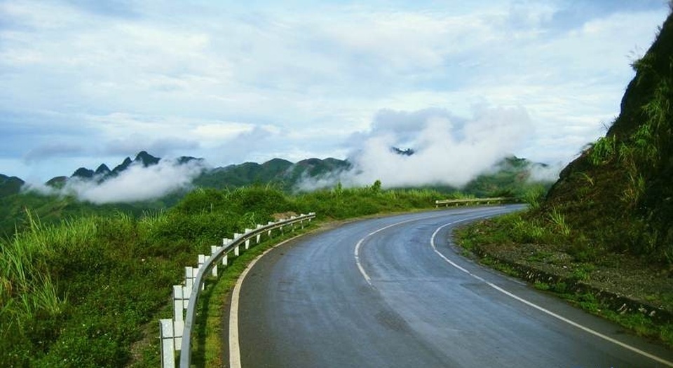 Một ngày thưởng ngoạn ở Thung Nai - 2 Bạn có thể đi xe máy tới Hòa Bình, trên đường có khá nhiều cảnh đẹp để dừng lại chụp hình.