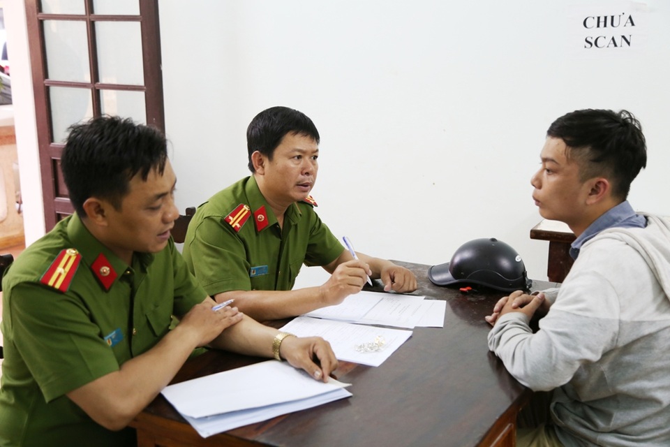 Thưởng nóng Ban chuyên án bắt đối tượng gây ra hàng loạt vụ cướp giật ở tiệm vàng - 1 Đối tượng Hồ Phan Nhật Tân bị bắt