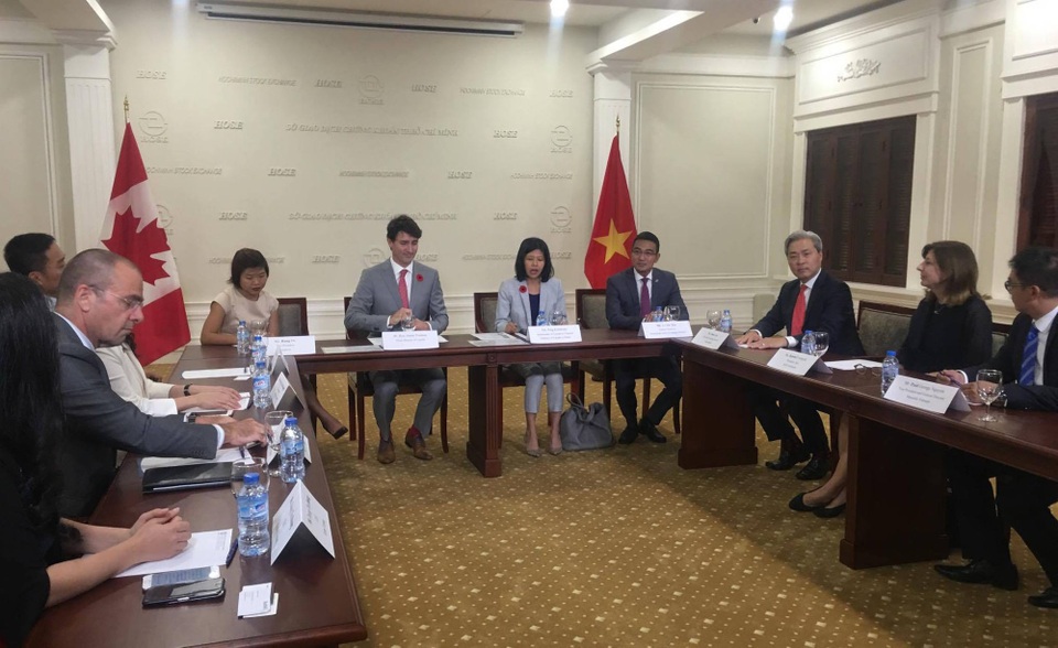 Thủ tướng Canada đánh cồng tại Sở Giao dịch chứng khoán TPHCM - 3 Thủ tướng Canada đánh cồng tại Sở Giao dịch chứng khoán TPHCM - 3