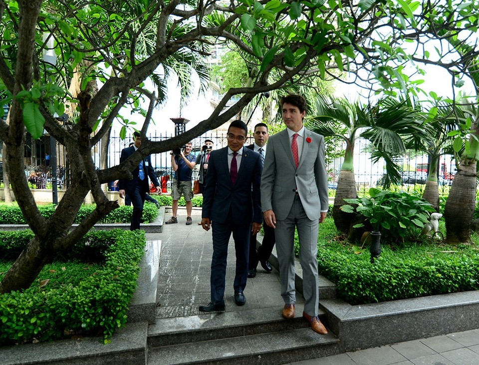 Thủ tướng Canada đánh cồng tại Sở Giao dịch chứng khoán TPHCM - 8 Sau đó, Thủ tướng Canada Justin Trudeau đã dạo một vòng quanh khuôn viên của Hose trước khi có cuộc gặp gỡ với các doanh nhân hai nước.