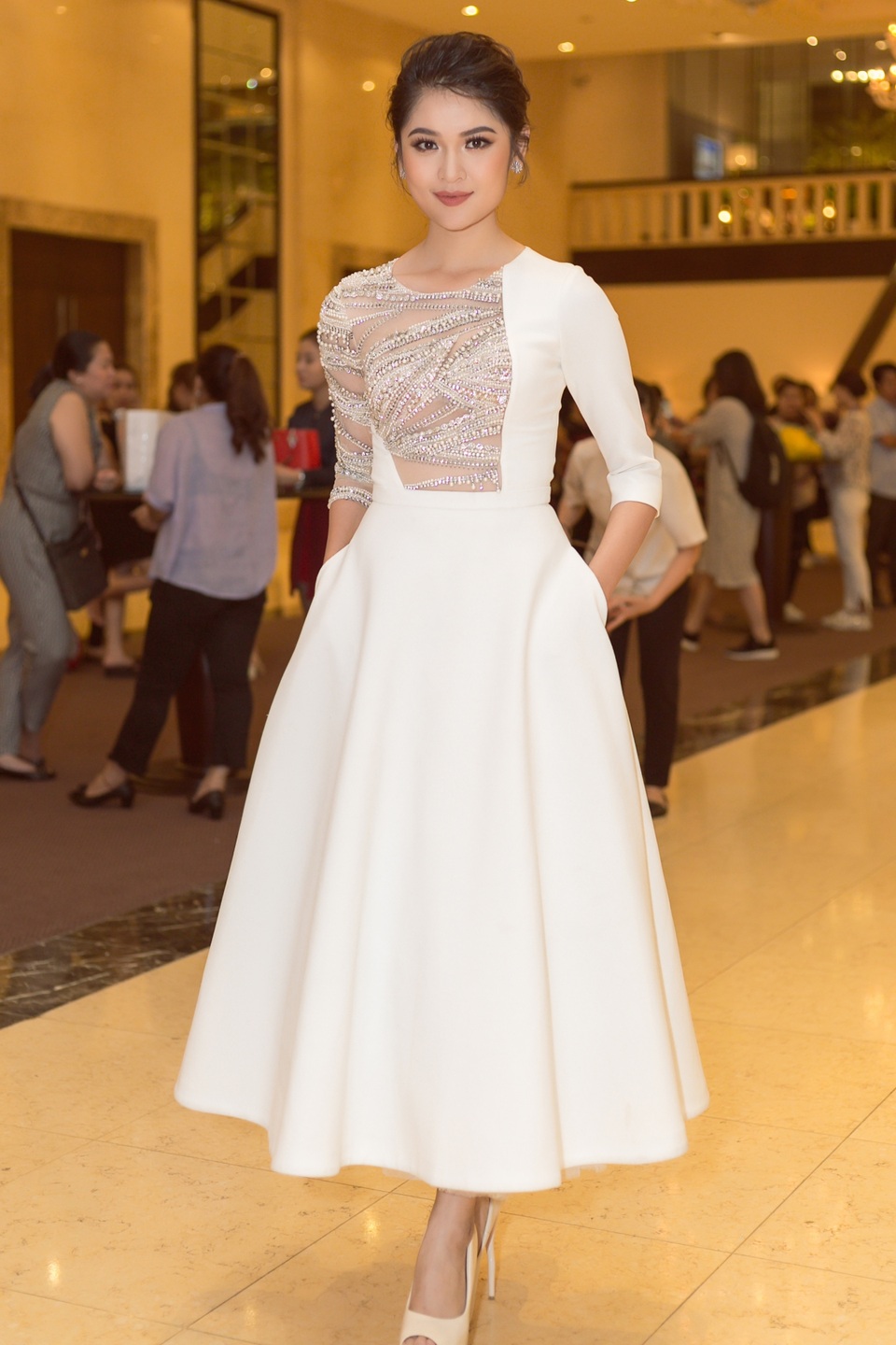 Hiện Thuỳ Dung cố gắng hoàn thành việc thi học kỳ, báo cáo kết thúc năm 3 chuyên ngành Tài chính quốc tế. Song song đó, cô theo học các khoá học MC và tăng cường thêm tiếng Nhật - bộ môn Thuỳ Dung theo học được 3 năm tại trường Đại học.