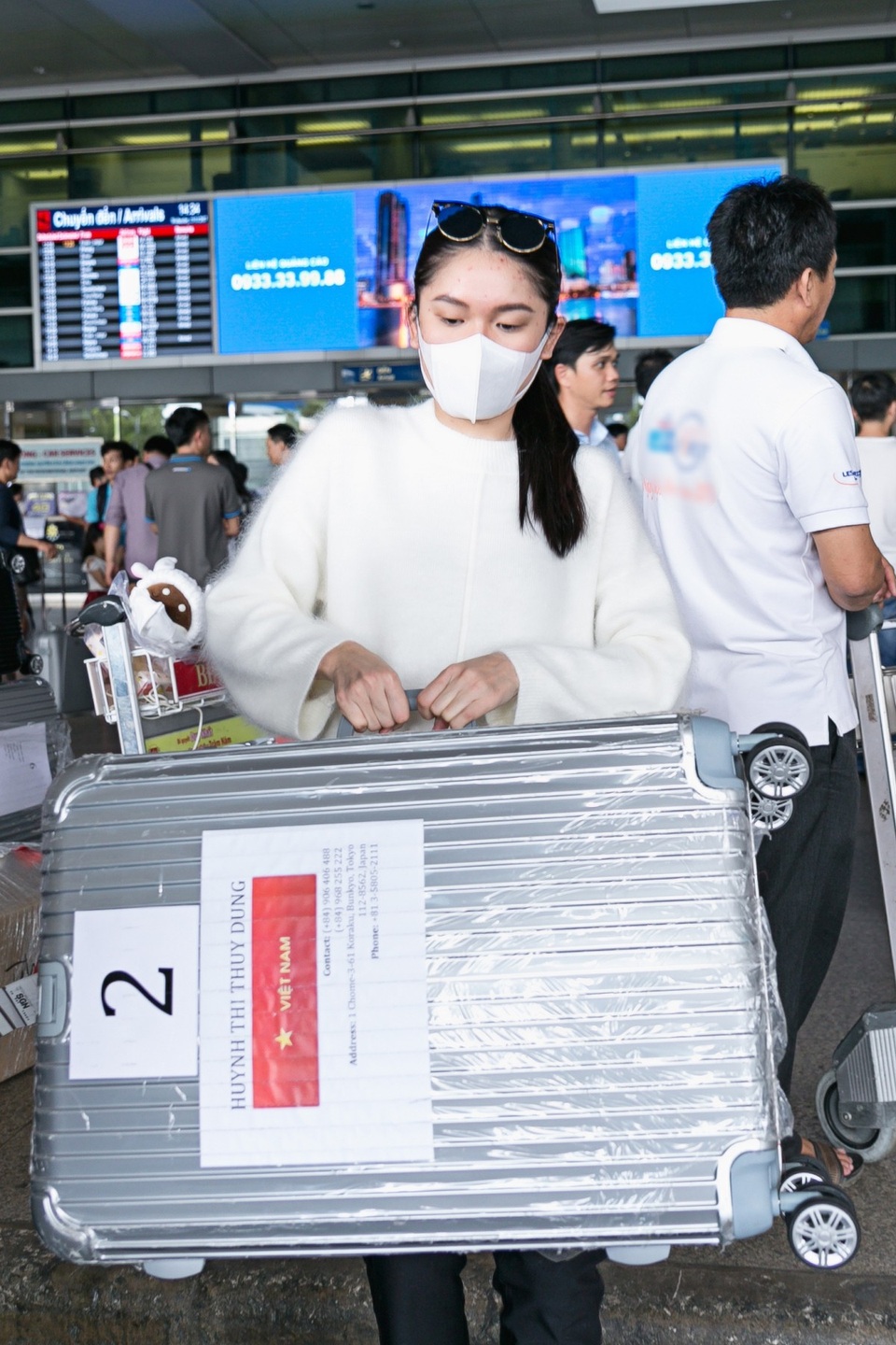 Bị chỉ trích phần thi trang phục dân tộc tại Miss International, phía Thùy Dung phân trần - 7 Do bệnh thuỷ đậu vẫn chưa hoàn toàn khỏi hẳn, Thuỳ Dung mong muốn trở về nghỉ ngơi, tĩnh dưỡng thay vì ở lại du lịch Nhật Bản cùng gia đình như dự tính ban đầu. Cô vẫn phải đeo khẩu trang và hạn chế tiếp xúc với mọi người để tránh lây căn bệnh nguy hiểm.