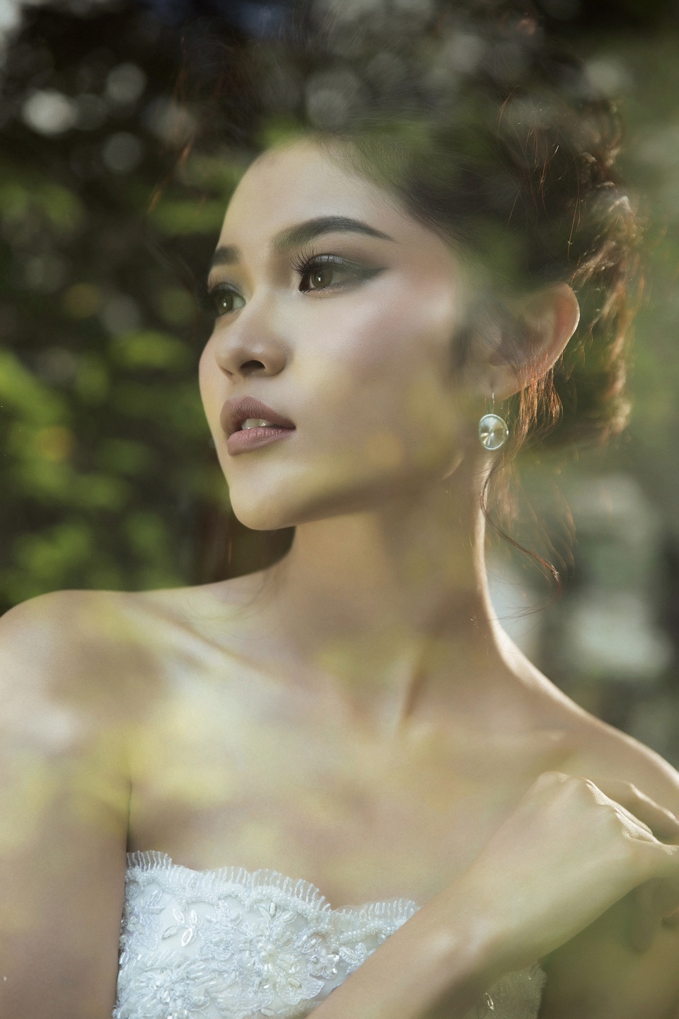 Trở về từ Tây Ban Nha, Á hậu Thuỳ Dung gợi cảm với đầm xuyên thấu - 16