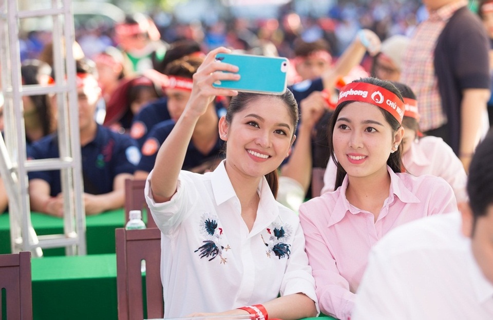 Cô muốn mang đến những cơ hội sống quý báu cho nhiều bệnh nhân. Sau sự kiện, Thùy Dung chính thức trở lại trường học, bắt đầu học kỳ mới tại Đại học Ngoại thương TP HCM. Với cô, học tập luôn là nhiệm vụ hàng đầu, nhất là khi mang trên mình trọng trách Á hậu Việt Nam, đại diện cho nhan sắc và tuổi trẻ đất nước.