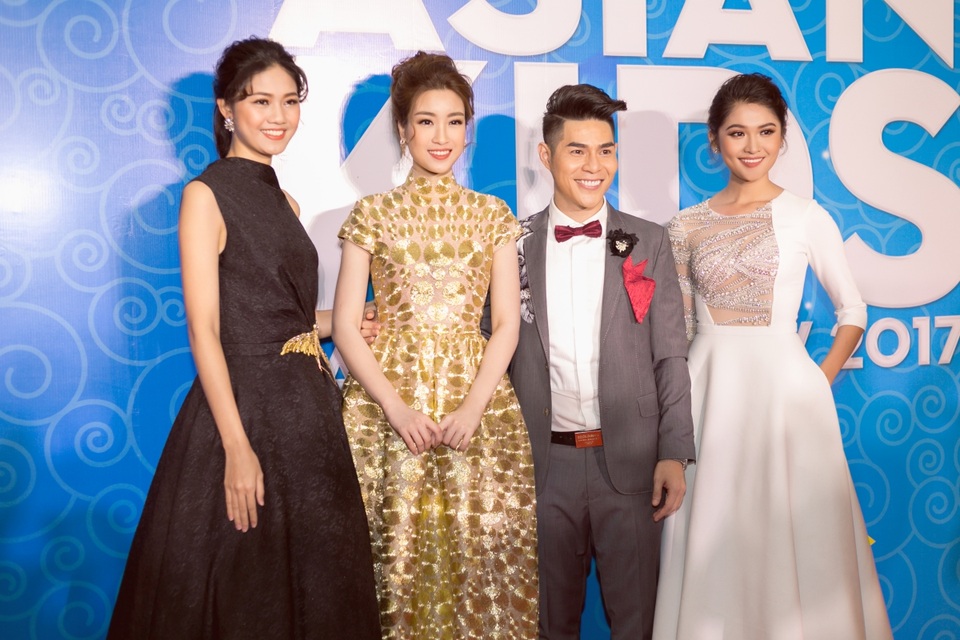 Mỹ Linh và Thùy Dung đang tích cực học tập tại trường Đại học Ngoại thương (Hà Nội & Thành phố Hồ Chí Minh), còn Á hậu thanh Tú đang rèn luyện khả năng dẫn chương trình truyền hình và ôn luyện thi công chức vào Bộ Ngoại giao.