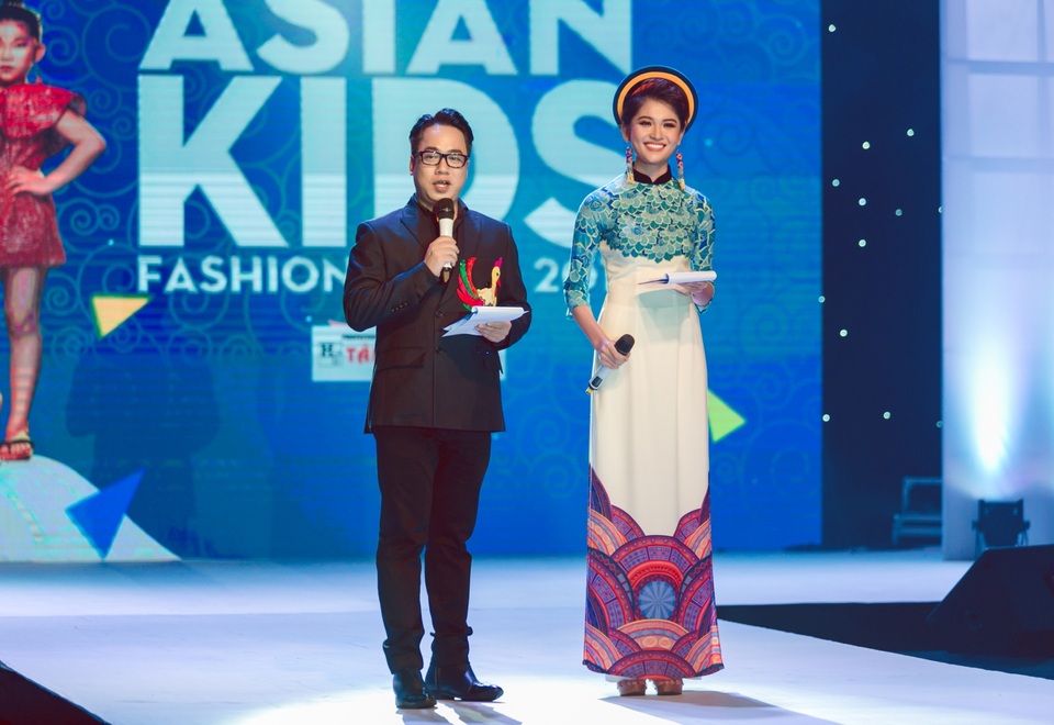Cô tự tin làm MC tiếng Anh cho Asian Kids Fashion Show 2017.