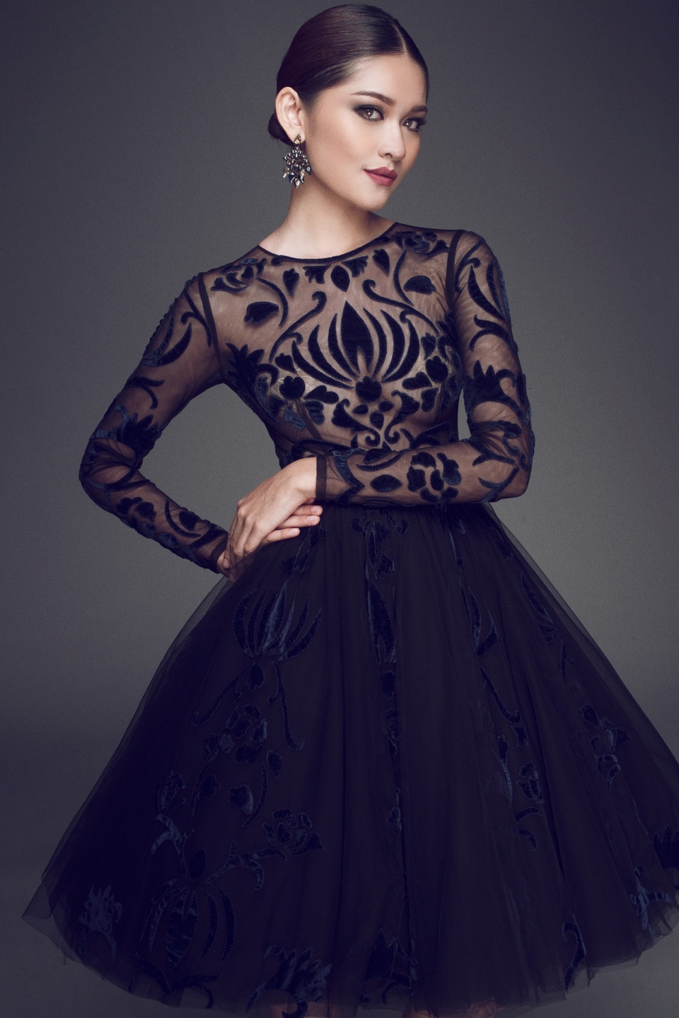 Cô từng được coi là Á hậu bí ẩn nhất Việt Nam vì không thích sử dụng mạng xã hội. Hiện nay, cô chỉ có một trang fanpage duy nhất để cập nhật tình hình với người hâm mộ.