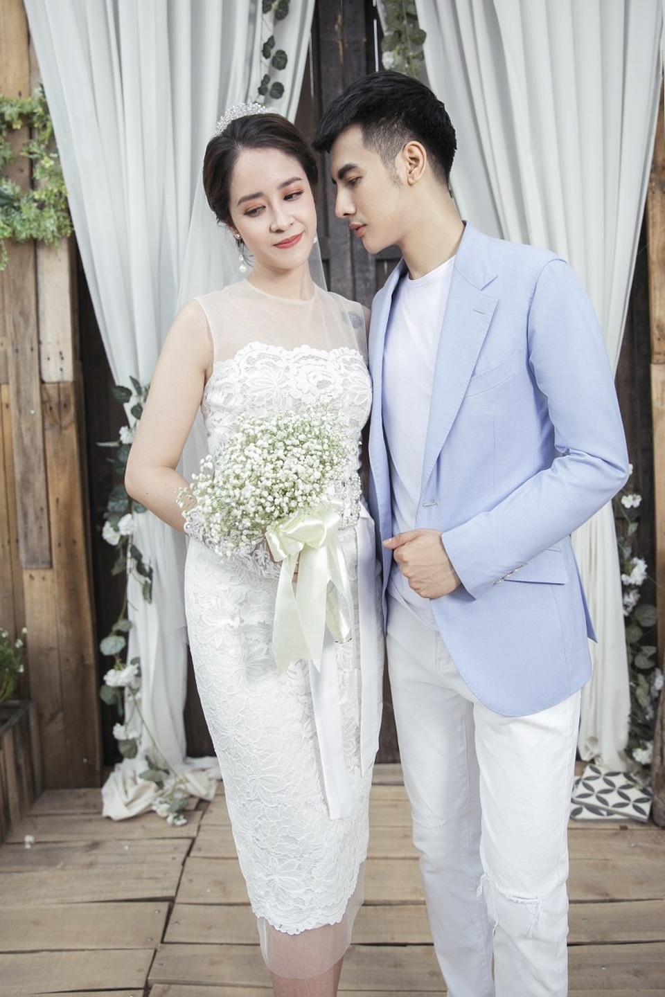 Thùy Dương “Người phán xử” nhiều lần bật khóc suốt 9 năm làm mẹ đơn thân - 1 Hình ảnh làm dấy lên tin đồn Thùy Dương sắp lên xe hoa với chàng hot boy sau nhiều năm làm mẹ đơn thân.