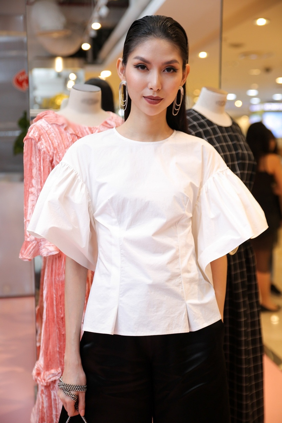 Á quân Thùy Dương để lại nhiều tiếc nuối vì trước Chung kết nhiều người kì vọng cô sẽ giành ngôi vị Quán quân. Người đẹp sở hữu gương mặt cá tính, ăn hình và biểu cảm đa dạng.