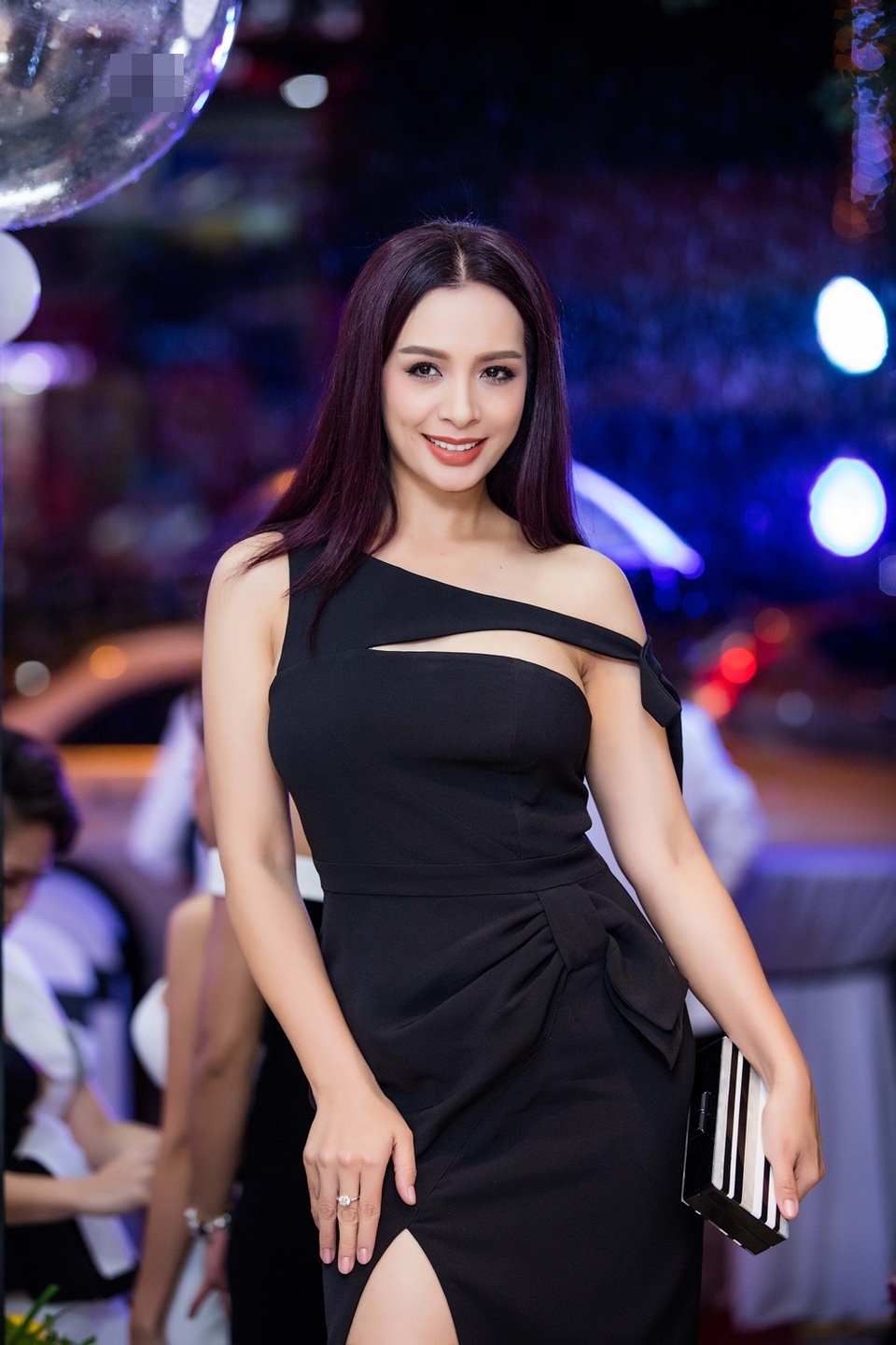 Gần đây, Thúy Hằng giảm cân thon gọn hơn nên vẻ bề ngoài giữa cô và Thúy Hạnh lại càng giống nhau.