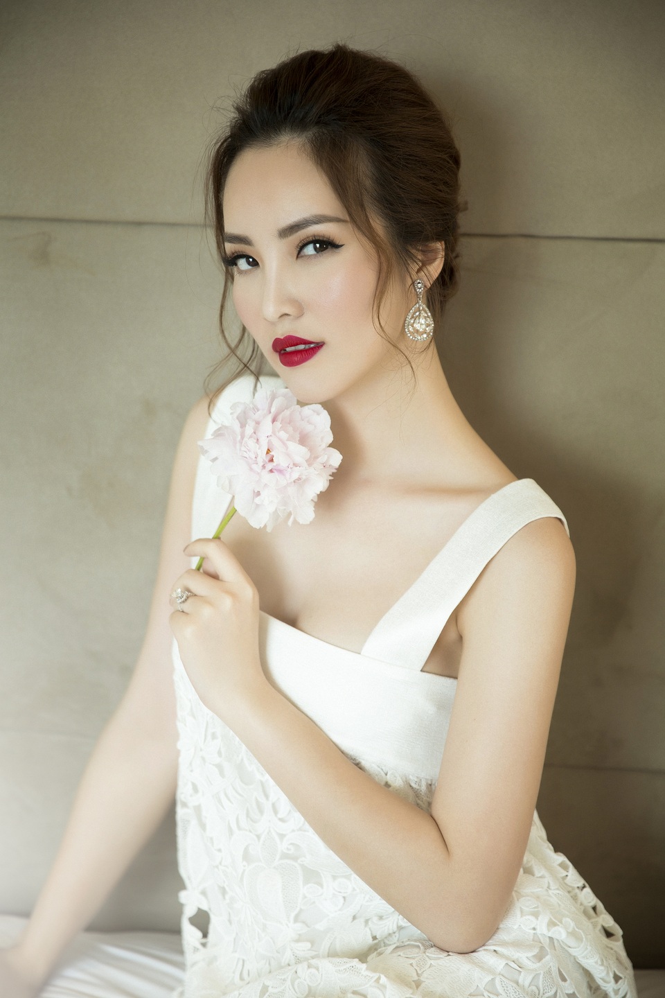 Á hậu Thụy Vân phủ nhận chuyện đẹp lên nhờ botox - 13 Á hậu Thụy Vân phủ nhận chuyện đẹp lên nhờ botox - 13